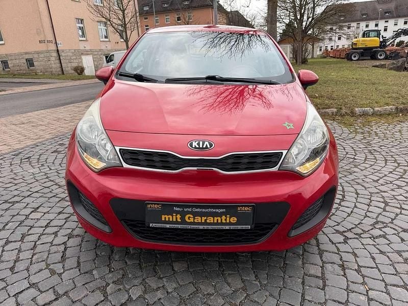 Gebraucht Kia Rio Edition 7 86 PS (63 kW) 2013 Rot Kleinwagen