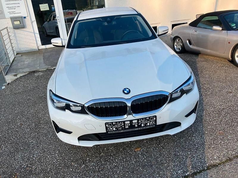 Gebraucht BMW 318 Advantage 156 PS (114 kW) 2021 Weiß Limousine