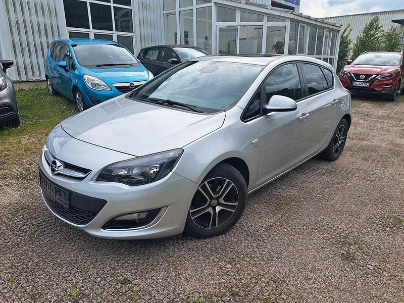 Usata Opel Astra Active 140 CV (102 kW) 2013 Argento Berlina