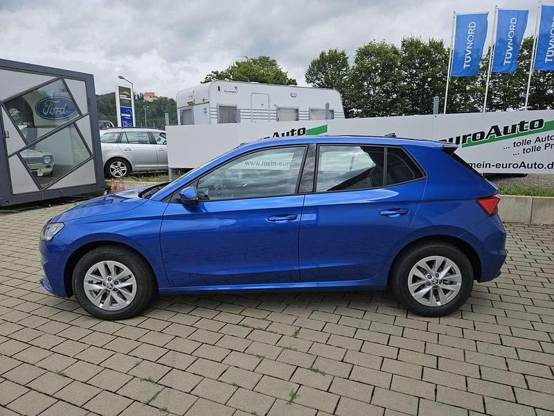 Neu Skoda Fabia Selection 95 PS (69 kW) 2025 Race blue Kleinwagen