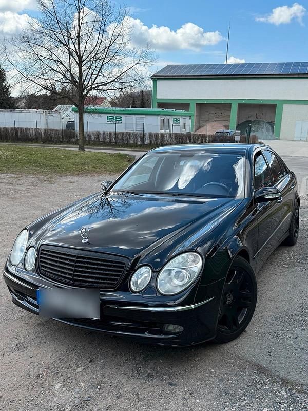 Schwarz Gebraucht 2005 Mercedes E320 Limousine | 4.500 € (Fairer Preis) - Bild 1/4