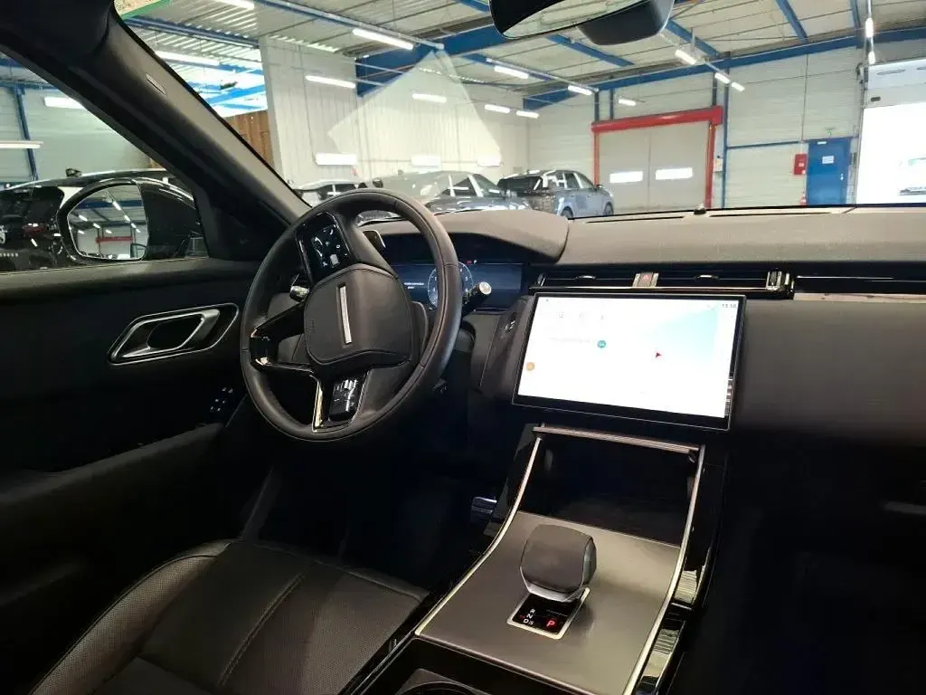 Second-hand Land Rover Range Rover Velar SE Dynamic 404 CP (297 kW) 2023 Gri SUV