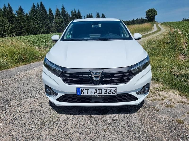 Weiß Gebraucht 2021 Dacia Sandero Limousine | 10.999 € (Fairer Preis) - Bild 1/4