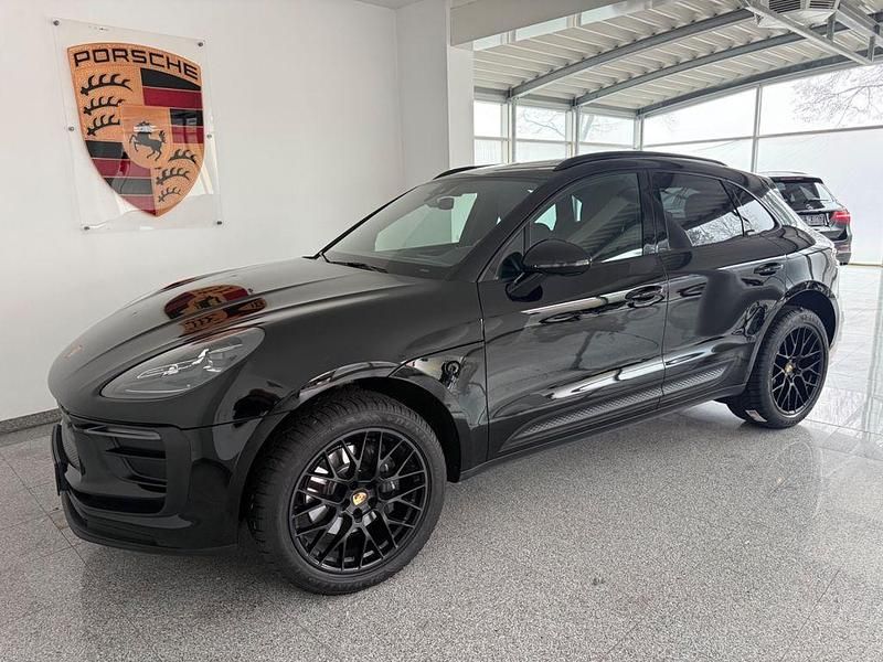 Gebraucht Porsche Macan 265 PS (194 kW) 2022 Tiefschwarz SUV