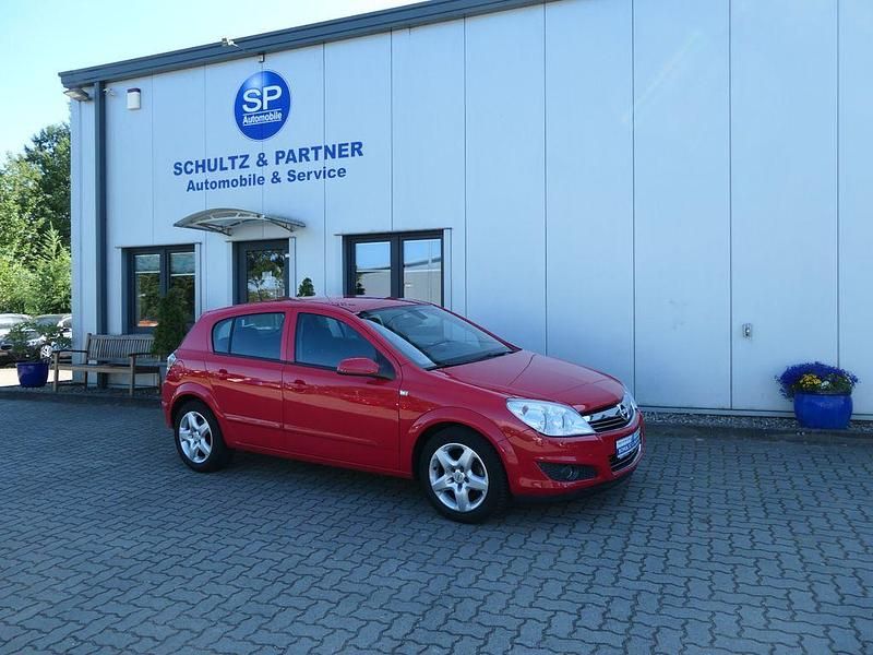 Rot Gebraucht 2007 Opel Astra Limousine | 4.990 € (Etwas zu teuer) - Bild 1/4
