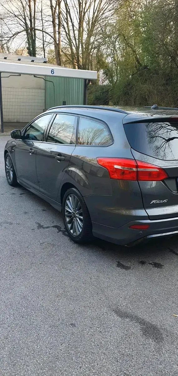 Używany Ford Focus Titanium 125 KM (91 kW) 2018 Brązowy Kombi