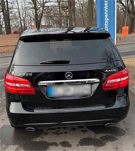 Gebraucht Mercedes B220 184 PS (135 kW) 2013 Schwarz Van / Kleinbus