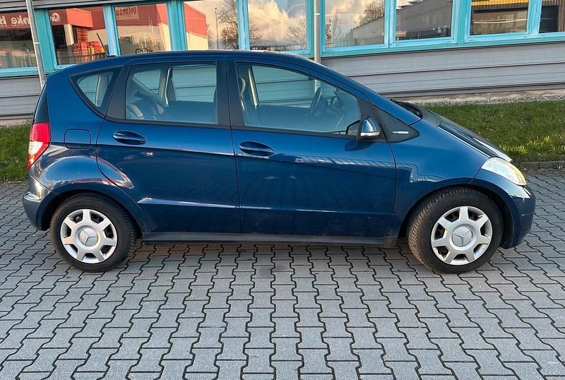 Gebraucht Mercedes A160 95 PS (69 kW) 2009 Blau Kleinwagen
