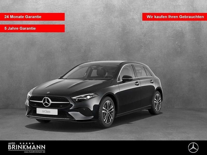 lack kosmosschwarz Gebraucht 2024 Mercedes A180 Limousine | 23.990 € (Superpreis) - Bild 1/4