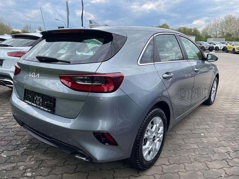 Gebraucht Kia Ceed Vision 140 PS (102 kW) 2024 Silber Kleinwagen