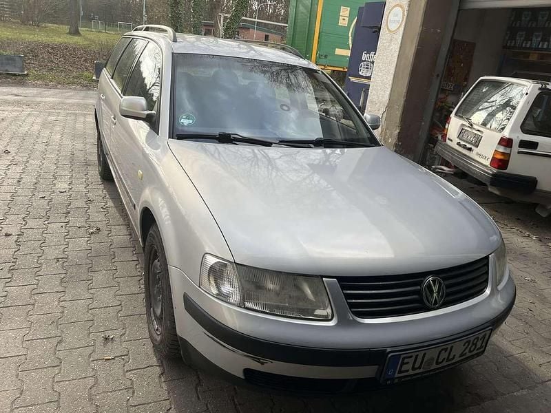 Second-hand VW Passat Trendline 150 CP (110 kW) 1998 Gri Break