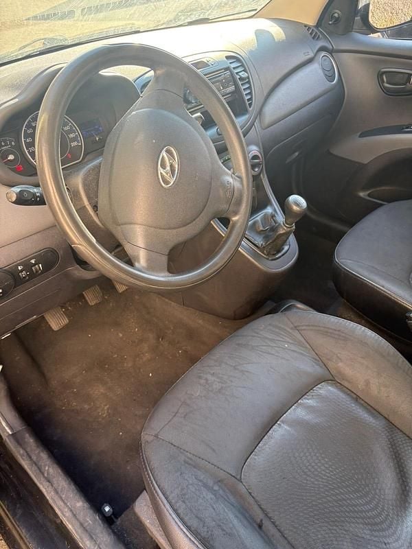 Gebraucht Hyundai i10 67 PS (49 kW) 2012 Schwarz Kleinwagen