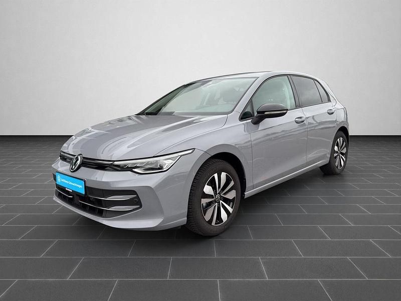 Mondsteingrau Gebraucht 2025 VW Golf VIII Goal Limousine | 24.490 € (Superpreis) - Bild 1/4