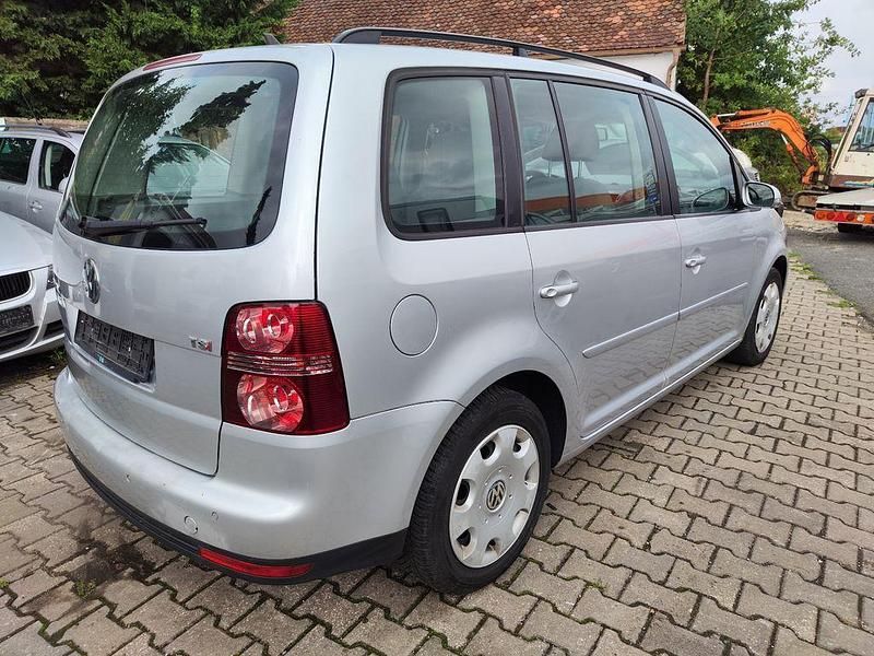 Gebraucht VW Touran Trendline 140 PS (102 kW) 2007 Silber Van / Kleinbus
