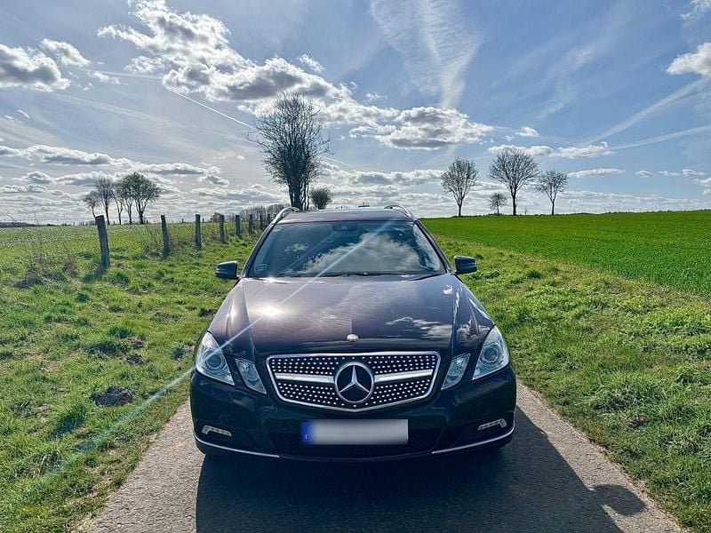 Gebraucht Mercedes E500 Elegance 387 PS (284 kW) 2009 Braun Kombi