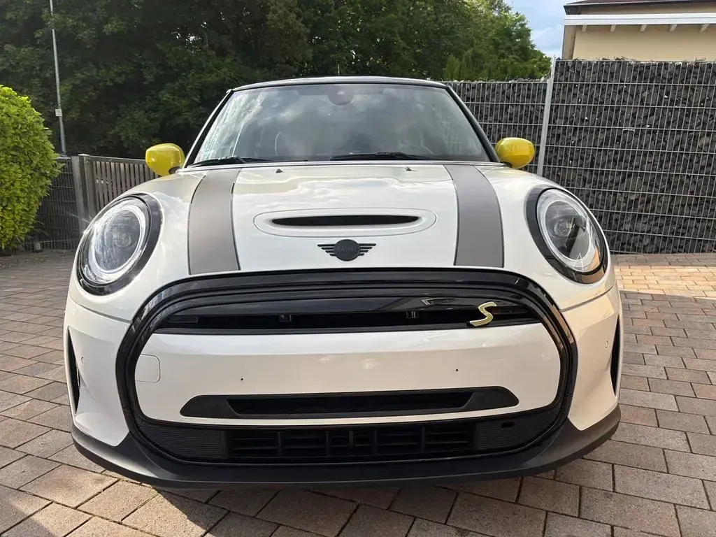 Gebraucht Mini Cooper SE 135 kW (184 PS) 2023 Weiß Kleinwagen