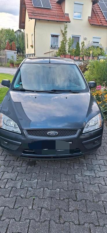 Grau Gebraucht 2008 Ford Focus Limousine | 499 € (Superpreis) - Bild 1/4