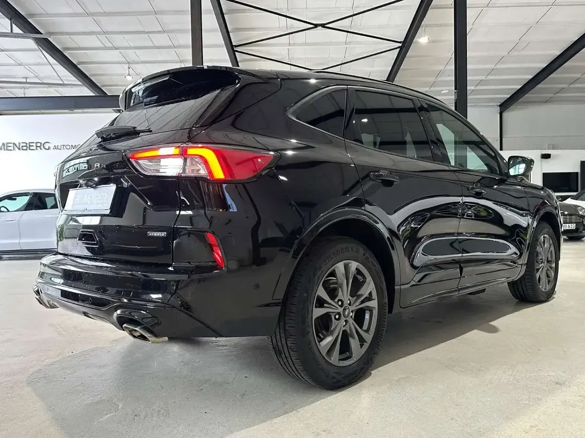 Usado Ford Kuga ST-Line 224 HP (164 kW) 2022 Preto SUV