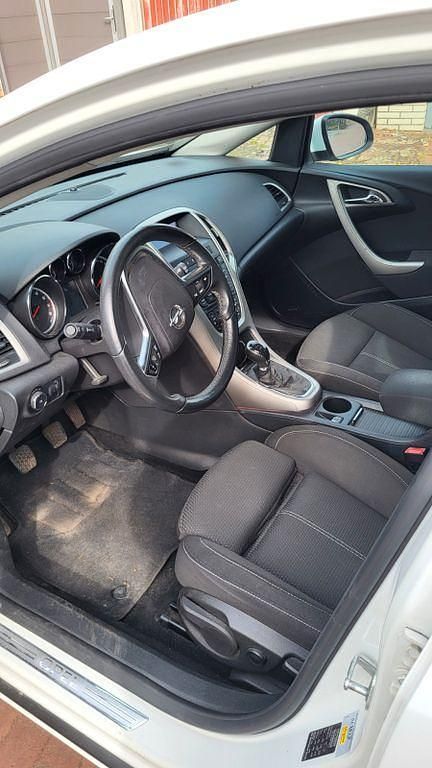 Usata Opel Astra 140 CV (102 kW) 2012 Bianco Berlina