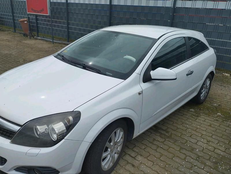 Gebraucht Opel Astra GTC 90 PS (66 kW) 2009 Weiß Limousine