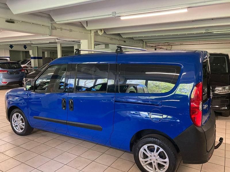 Używany Opel Combo Selection 120 KM (88 kW) 2018 Niebieski Minivan