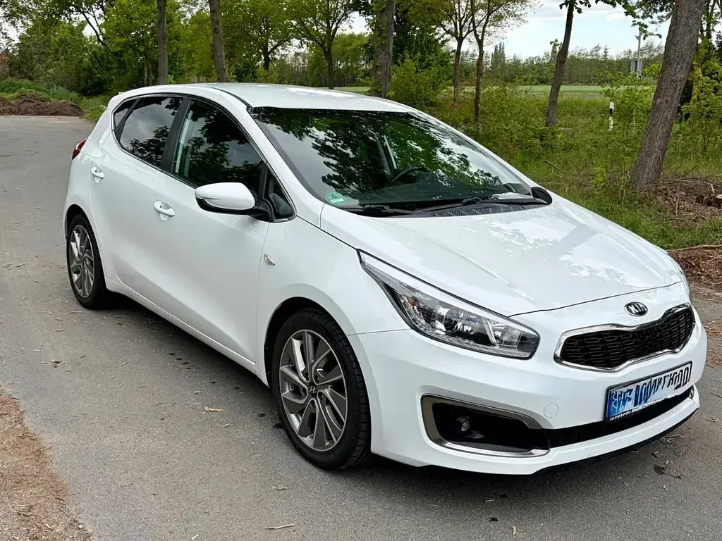 Gebraucht Kia Ceed 136 PS (100 kW) 2016 Weiß Kleinwagen