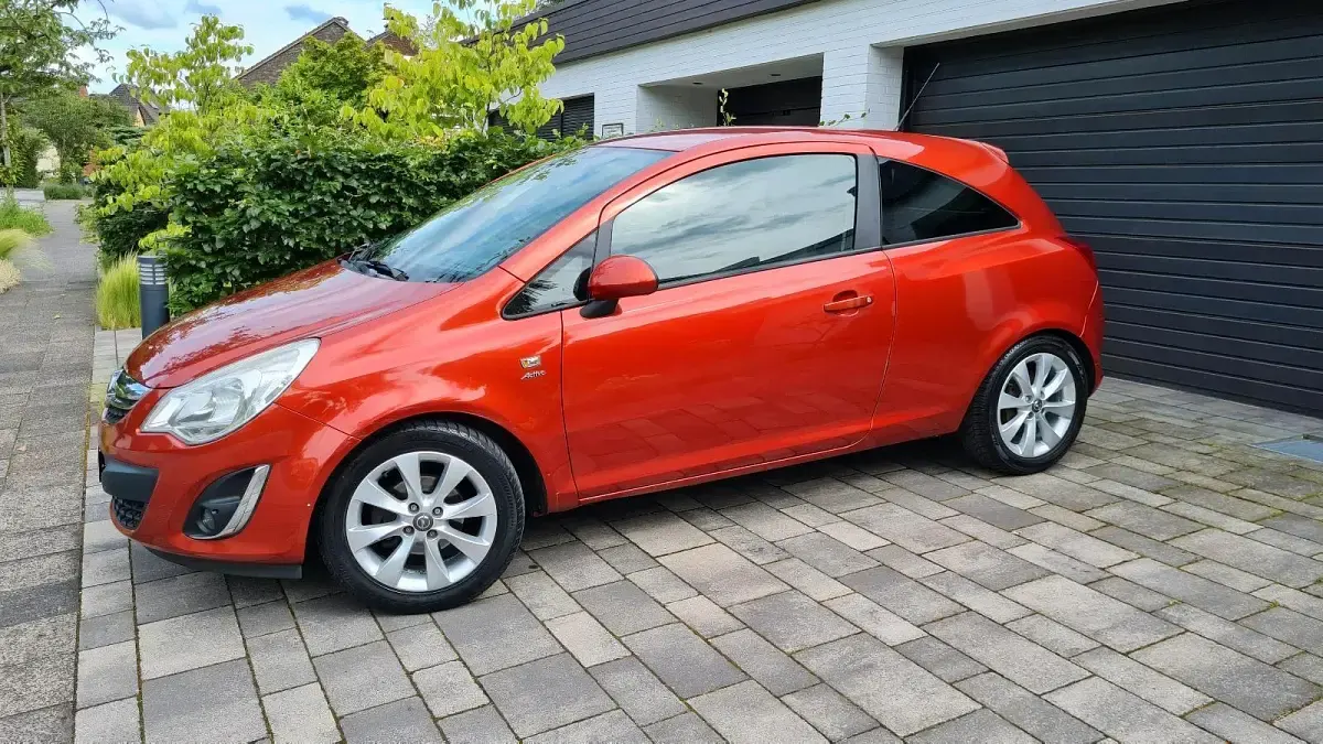 Gebraucht Opel Corsa 90 PS (66 kW) 2013 Rot Kleinwagen