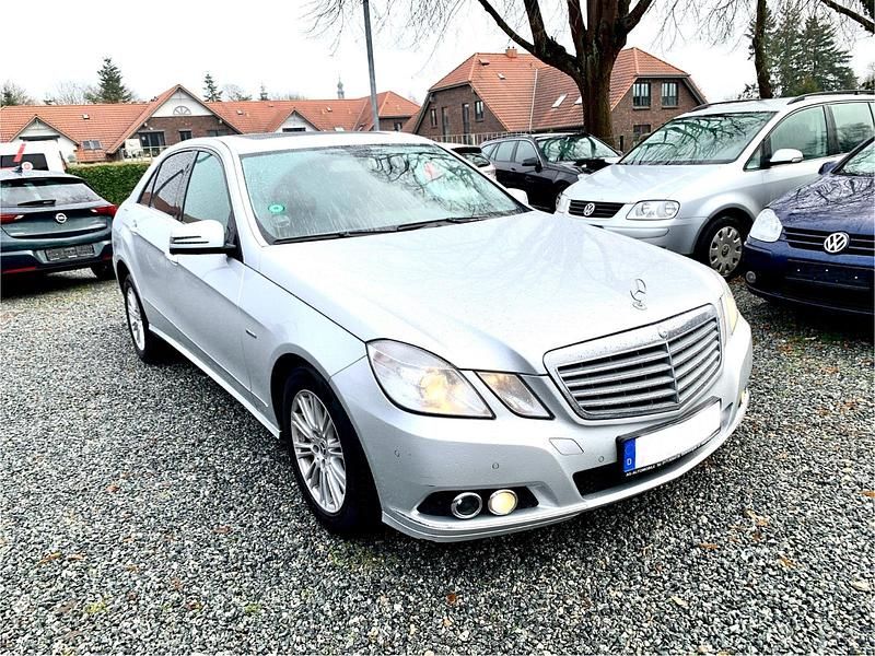 Silber Gebraucht 2010 Mercedes E220 Limousine | 5.999 € (Guter Preis) - Bild 1/4