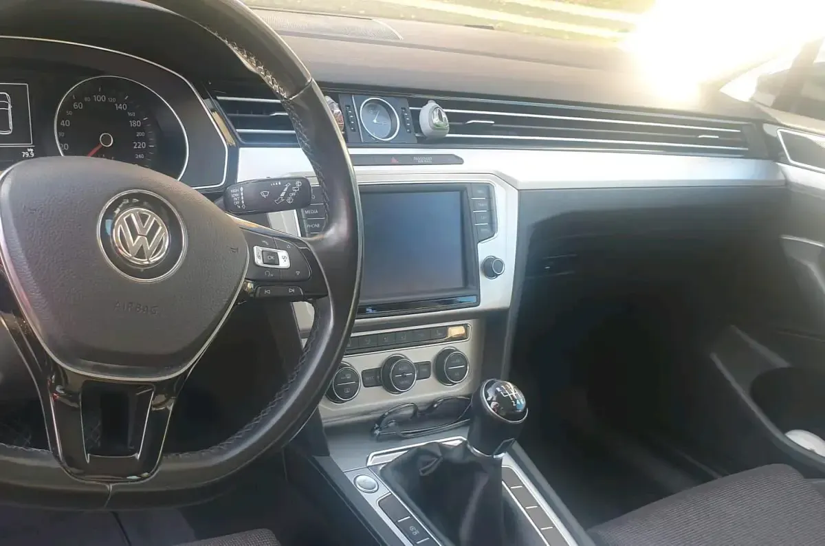 Gebraucht VW Passat 150 PS (110 kW) 2015 Blau Kombi
