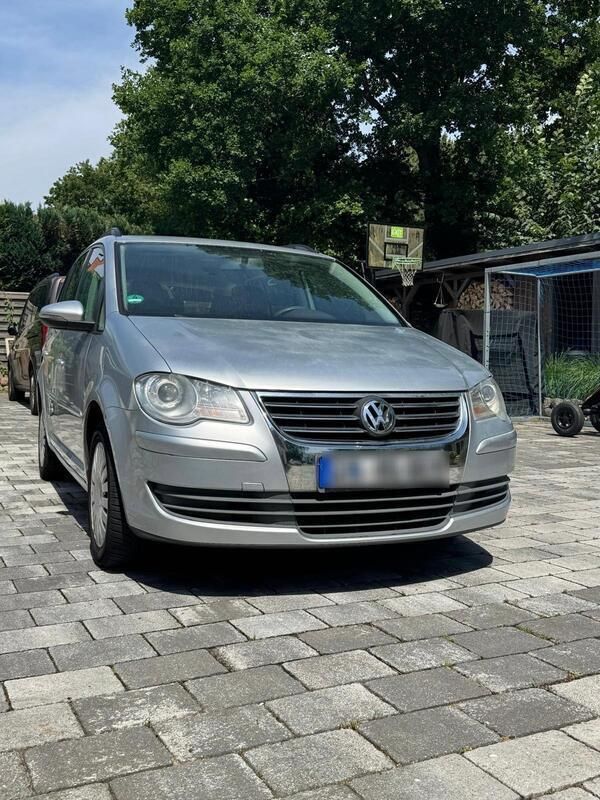 Silber Gebraucht 2010 VW Touran Van / Kleinbus | 4.000 € - Bild 1/4