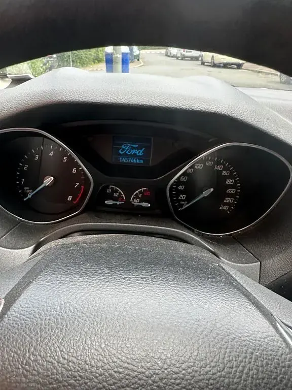 Gebraucht Ford Focus Trend 125 PS (91 kW) 2014 Schwarz Limousine
