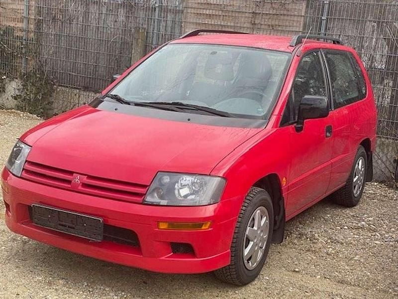 Gebraucht Mitsubishi Space Runner 136 PS (100 kW) 1999 Rot Van / Kleinbus