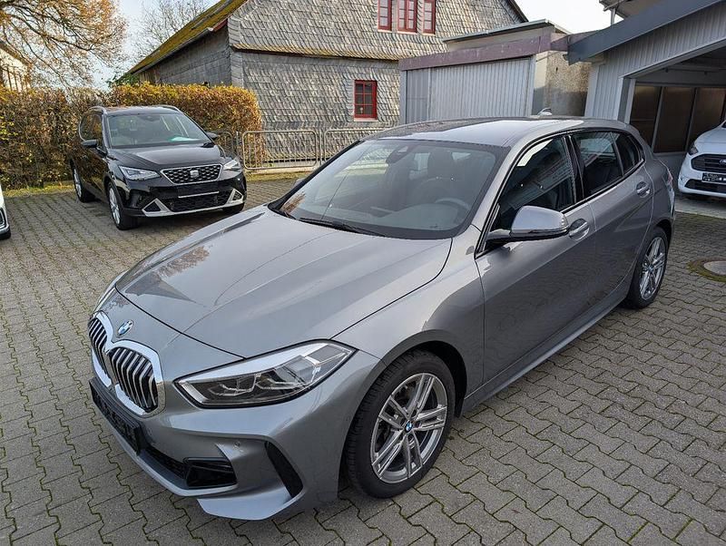 Grau Gebraucht 2022 BMW 120 M Sport Kleinwagen | 26.900 € (Fairer Preis) - Bild 1/4