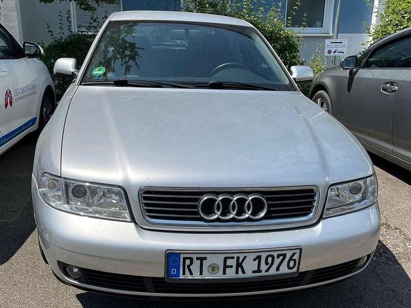 Silber Gebraucht 2000 Audi A4 Limousine | 990 € (Superpreis) - Bild 1/4