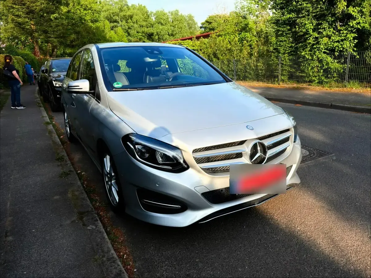 Gebraucht Mercedes B180 2017 Silber Van / Kleinbus