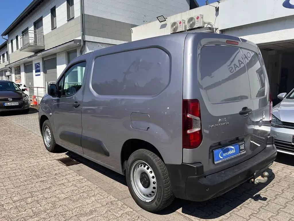 Gebraucht Peugeot Partner Premium 75 PS (55 kW) 2021 Silber Van / Kleinbus