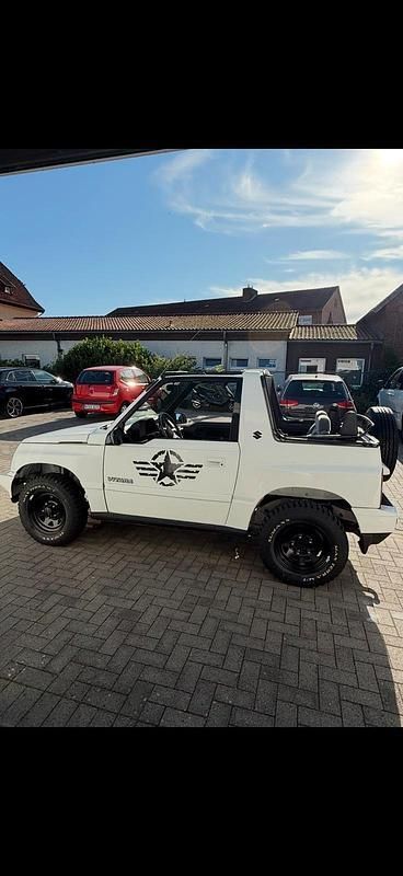 Weiß Gebraucht 1992 Suzuki Vitara SUV | 7.998 € - Bild 1/4