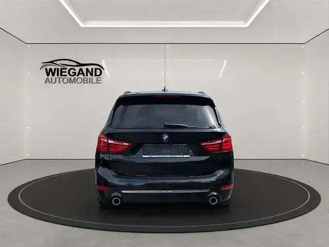 Gebraucht BMW 220 Gran Tourer Luxury Line 190 PS (139 kW) 2019 Schwarz Van / Kleinbus
