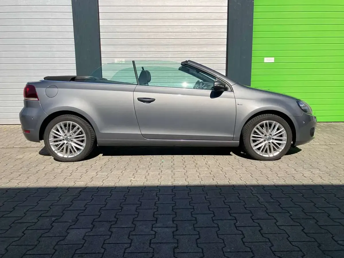 Gebraucht VW Golf Cabriolet Cup 105 PS (77 kW) 2014 United grey metallic Cabrio