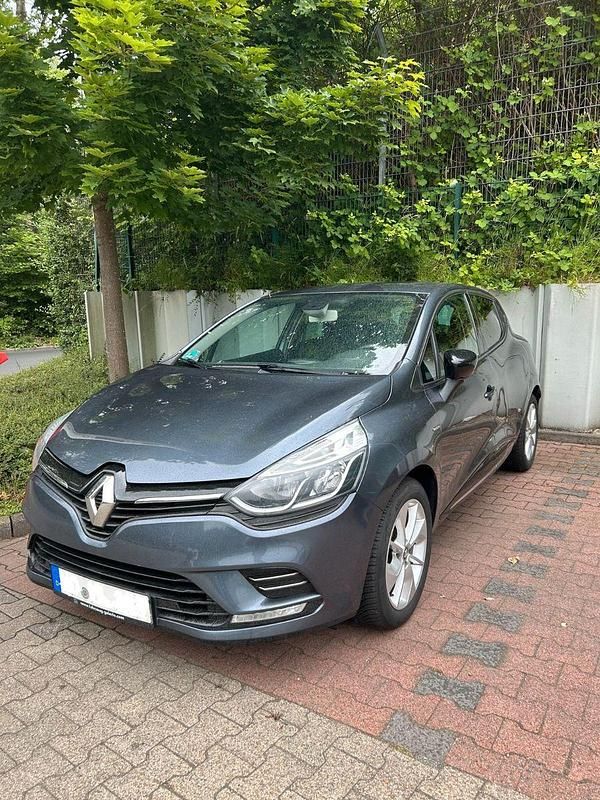 Grau Gebraucht 2017 Renault Clio IV Intens Kleinwagen | 6.400 € (Fairer Preis) - Bild 1/4