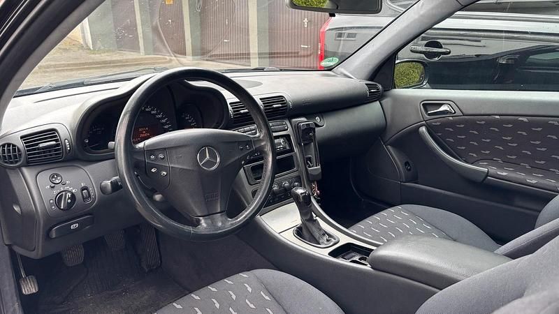 Gebraucht Mercedes C230 197 PS (144 kW) 2001 Schwarz Coupé
