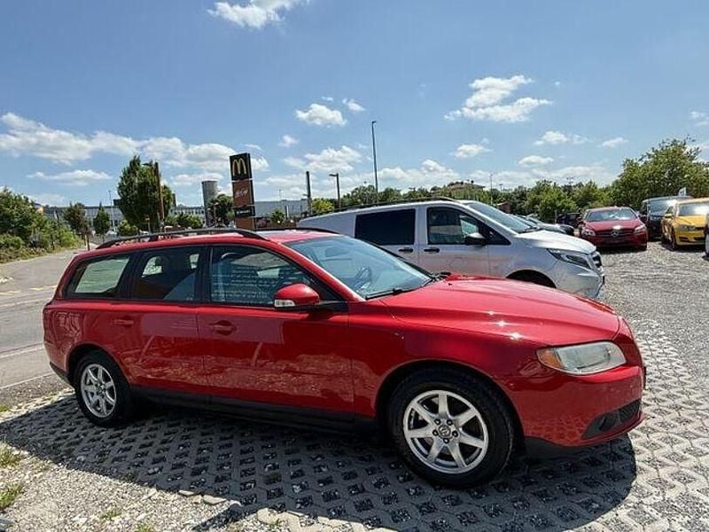 Gebraucht Volvo V70 Kinetic 185 PS (136 kW) 2008 Rot Kombi