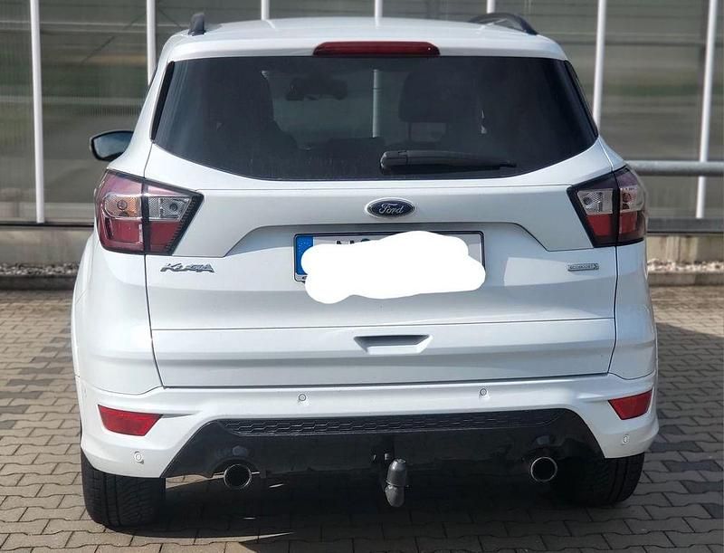 Weiß Gebraucht 2017 Ford Kuga ST-Line SUV | 13.999 € (Etwas zu teuer) - Bild 1/4