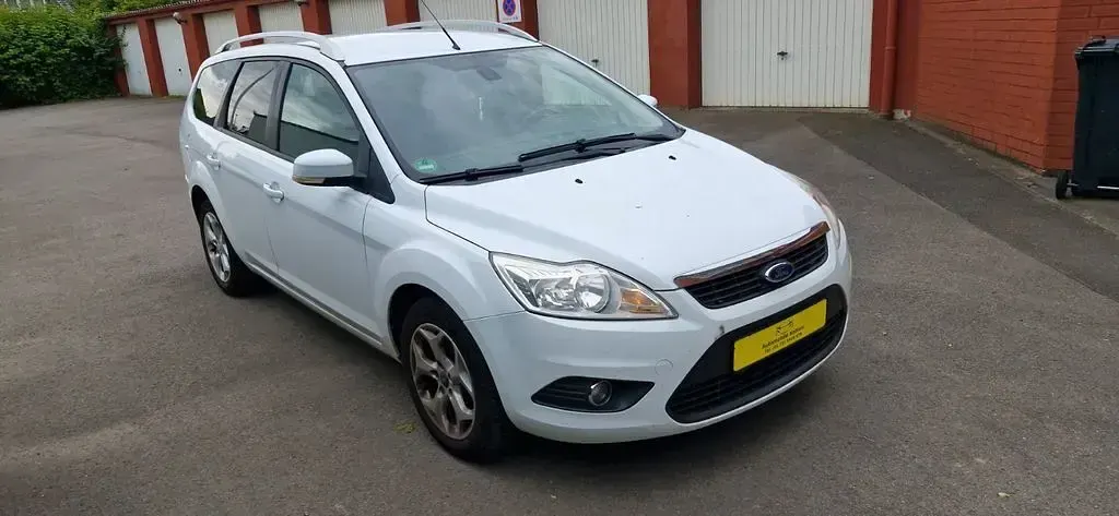 Gebraucht Ford Focus Style 109 PS (80 kW) 2009 Weiß Limousine