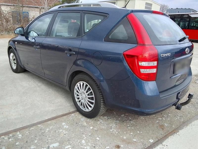 Gebraucht Kia Ceed 110 PS (80 kW) 2008 Blau Kleinwagen