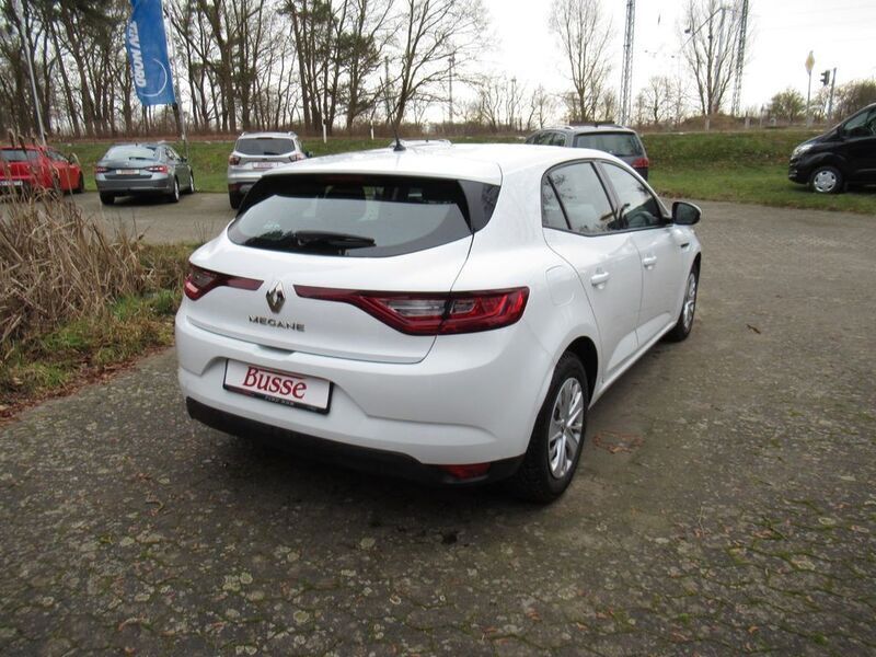 Gebraucht Renault Mégane IV Life 116 PS (85 kW) 2019 Weiß Limousine