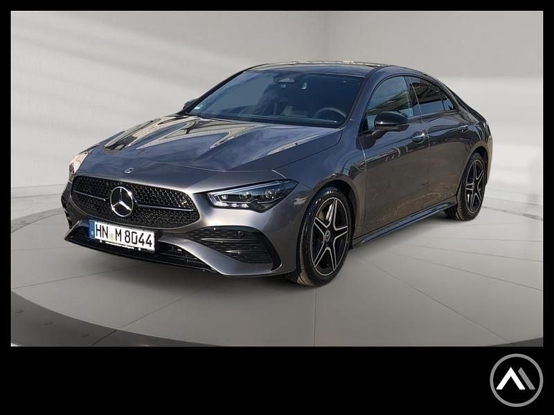 Grau metalliclack mountaingrau Gebraucht 2024 Mercedes CLA180 AMG line Limousine | 38.780 € (Teuer) - Bild 1/4