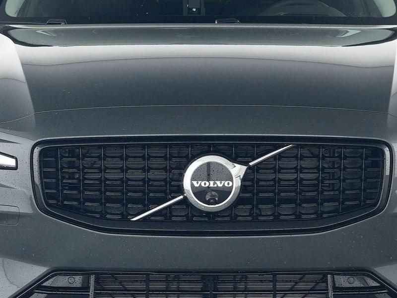 Gebraucht Volvo V60 Plus 197 PS (144 kW) 2025 Forest lake Kombi