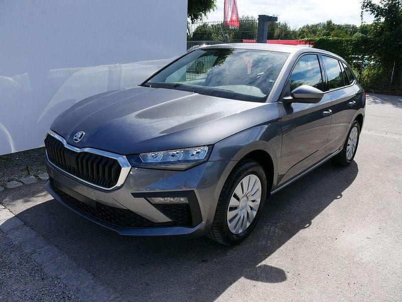 Grau Neu 2025 Skoda Scala Selection Kleinwagen | 22.480 € (Superpreis) - Bild 1/4