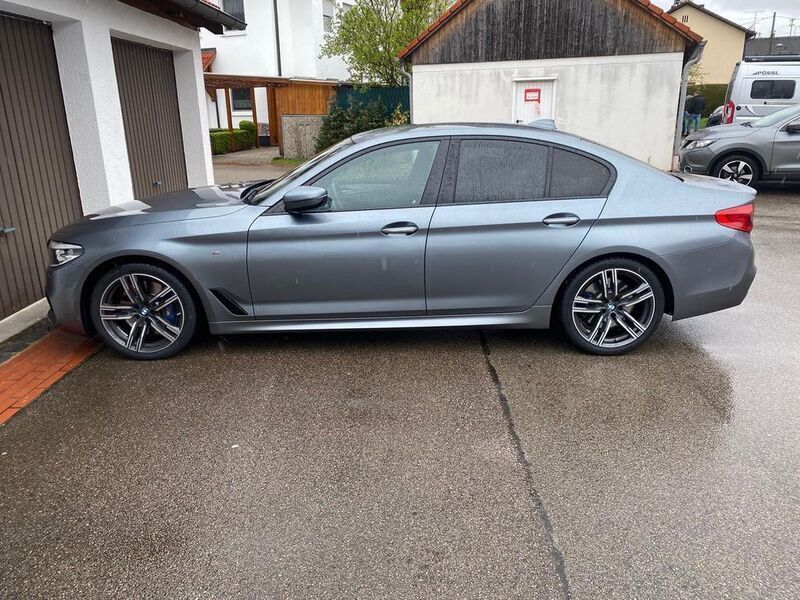 Grau Gebraucht 2017 BMW 540 M Sport Limousine | 29.000 € (Superpreis) - Bild 1/4